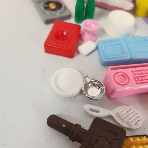 Vintage 1990s Barbie Doll House Accessories Lot Pillows Boombox Phone Dishes 90s - Picture 8 of 11